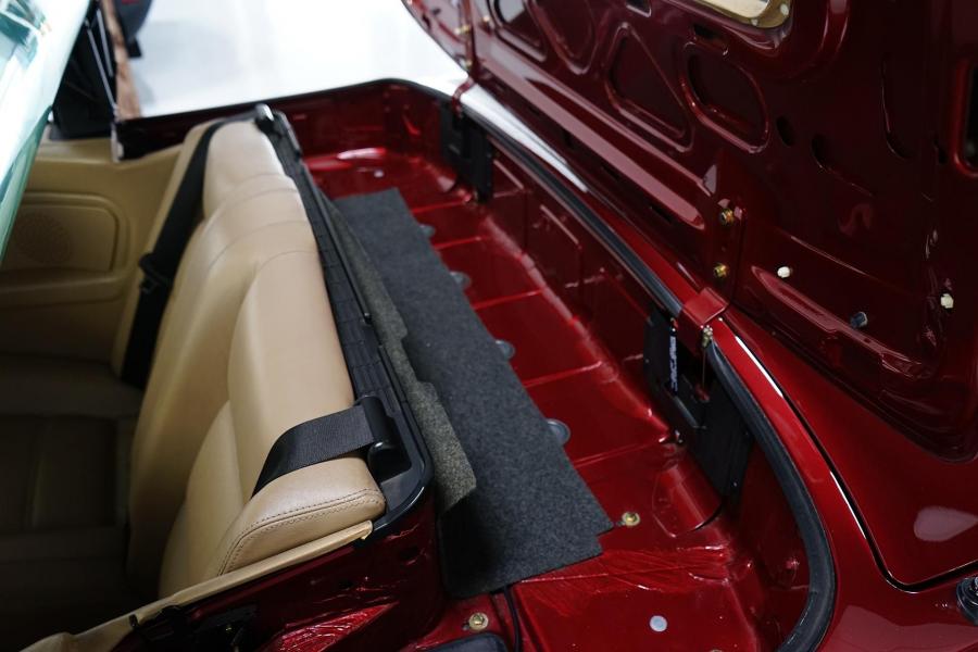Детали экстерьера BMW 325i Convertible (Calypso Red) 1990 года  (фото 154 из 190)
